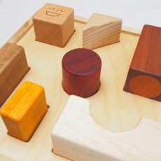 画像12: アウトレット特別価格  はじめての 赤ちゃん 積み木セット 22P 型はめフタ 名前入り つみき 木箱つき　遊び方ガイドつき (12)
