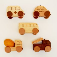 画像16: 名入れつき 木製ミニカー 選べる3個セット 働く車シリーズ 消防車 パトカー ミキサー車 救急車 バス (16)