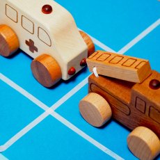 画像14: 木製ミニカー お楽しみ3個セット 働く車シリーズ 消防車 パトカー ミキサー車 救急車 (14)