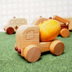 画像11: 木のおもちゃ 車 赤ちゃん おもちゃ ミニカー 5個セット 働く車シリーズ  パトカー 消防車 救急車 ミキサー車 バス 名入れチャームプレゼント (11)