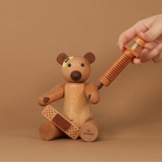 画像3: 木製 くまさんと お医者さんごっこセット 名前入りネームプレートつき (3)
