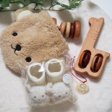 画像4: 出産祝い 木のおもちゃ ラトルソックス入りギフト カタカタセット 赤ちゃん おもちゃ 0歳 名入れつき (4)