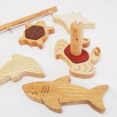 画像4: 新 名入れ 木のおもちゃ 魚釣り 魚つり遊びセット 海の仲間たち つりざおへの名前入り 磁石つき海の生き物 6個入り (4)