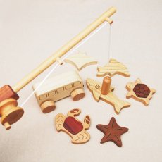 画像3: 出産祝い ギフトセット 木のおもちゃ 知育玩具 名前入り 魚釣り 海釣り おもちゃセット 釣りへGO 1歳 2歳 3歳 男の子 女の子 プレゼント (3)
