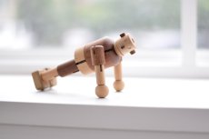 画像7: 木のおもちゃ 木製ロボット タルボ 手足の関節も自由自在に動く 木のロボット 人形 名入れチャームつき (7)