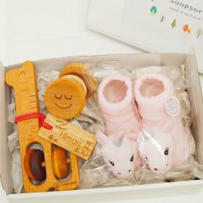 画像3: 出産祝い 木のおもちゃ ラトルソックス入りギフト カタカタセット 赤ちゃん おもちゃ 0歳 名入れつき (3)