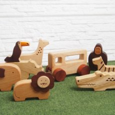 画像2: 動物人形8個＋ 車おもちゃセット サファリパークごっこ 名入れ 木のおもちゃ ごっこ遊びおもちゃ (2)