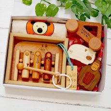 画像2: 木のおもちゃ ギフトセット 名前入り 動物いっぱい 音いっぱい 車おもちゃ入り 赤ちゃんおもちゃわくわくセット (2)