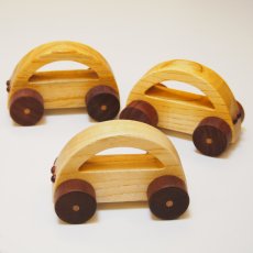 画像2: 【在庫一掃SALE】 汽車ブロック 積み木１０個＋ 連結する車２個入り 木のおもちゃ 車おもちゃ 知育玩具 1歳 2歳 3歳 磁石入り 指先知育 スプソリ (2)