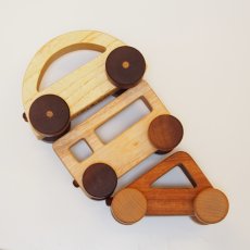 画像4: 【在庫一掃SALE】 汽車ブロック 積み木１０個＋ 連結する車２個入り 木のおもちゃ 車おもちゃ 知育玩具 1歳 2歳 3歳 磁石入り 指先知育 スプソリ (4)