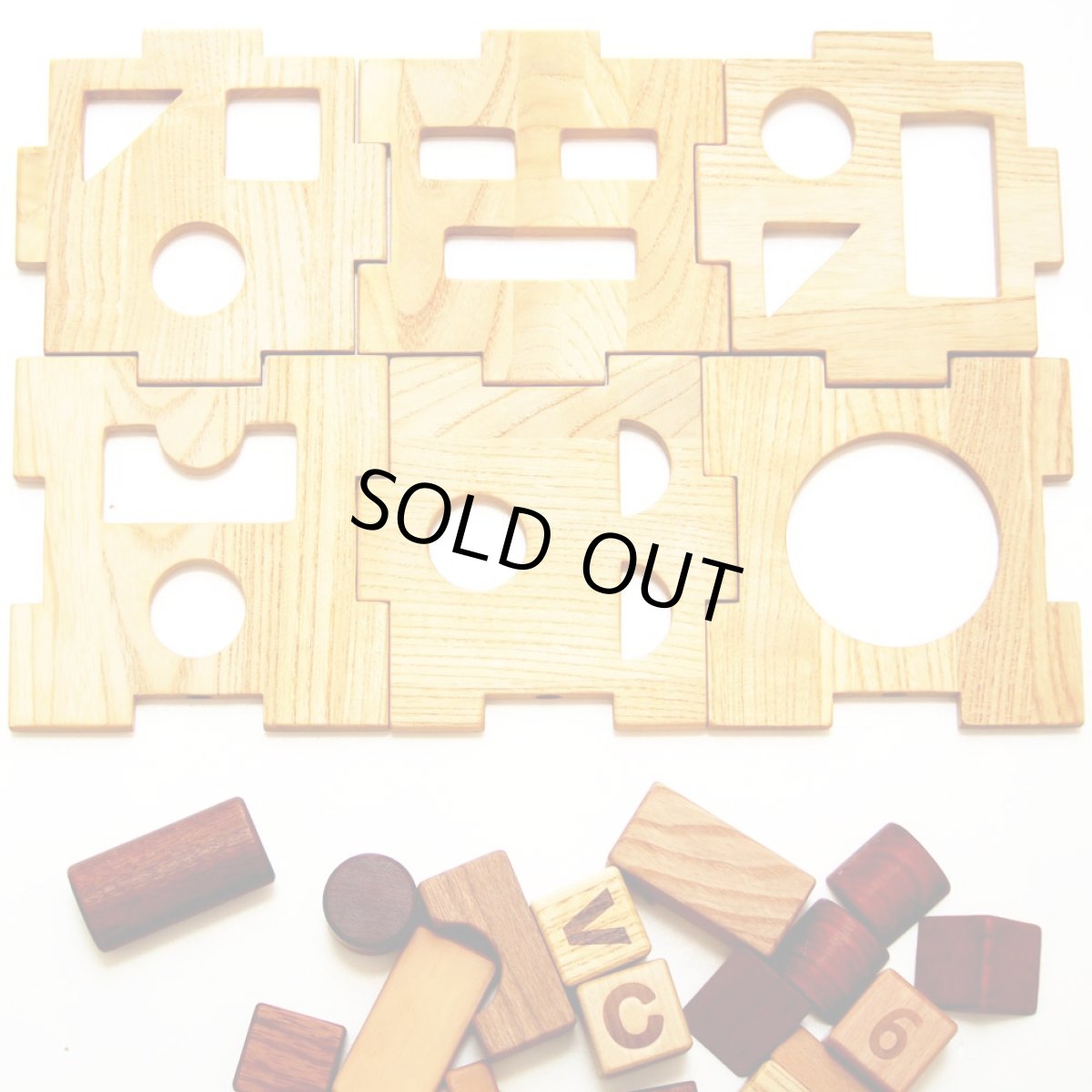 画像2: 【在庫一掃SALE】 積み木 型はめパズル キューブボックス 組立式 1歳 2歳 知育玩具 パズル 図形遊び 天然木 つみき 木製 (2)