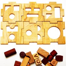 画像2: 【在庫一掃SALE】 積み木 型はめパズル キューブボックス 組立式 1歳 2歳 知育玩具 パズル 図形遊び 天然木 つみき 木製 (2)