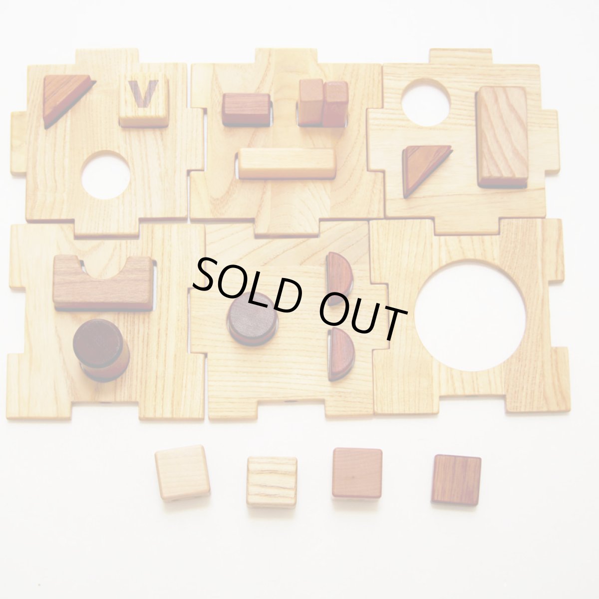 画像5: 【在庫一掃SALE】 積み木 型はめパズル キューブボックス 組立式 1歳 2歳 知育玩具 パズル 図形遊び 天然木 つみき 木製 (5)