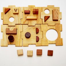 画像5: 【在庫一掃SALE】 積み木 型はめパズル キューブボックス 組立式 1歳 2歳 知育玩具 パズル 図形遊び 天然木 つみき 木製 (5)