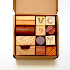 画像7: 【在庫一掃SALE】 積み木 型はめパズル キューブボックス 組立式 1歳 2歳 知育玩具 パズル 図形遊び 天然木 つみき 木製 (7)