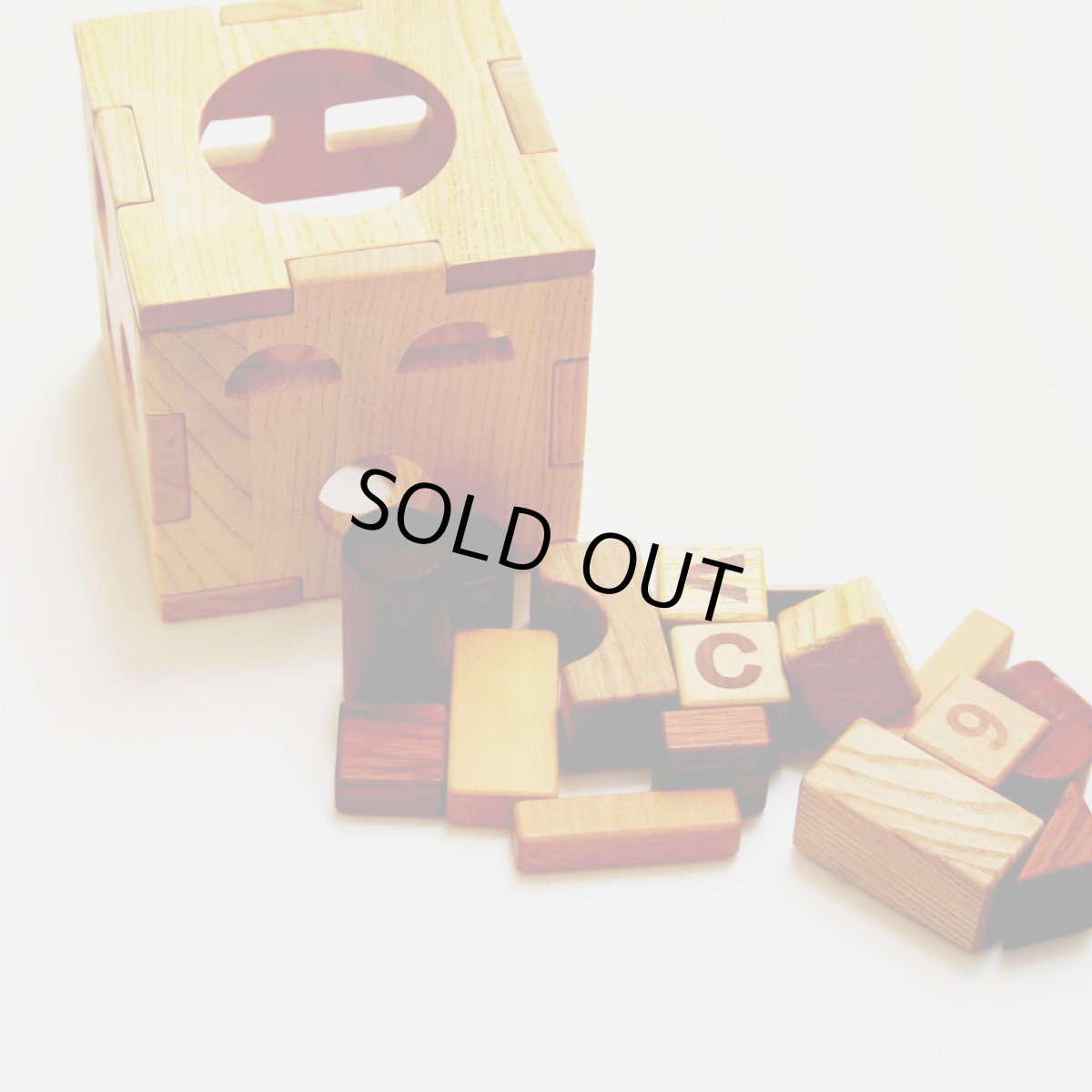 画像8: 【在庫一掃SALE】 積み木 型はめパズル キューブボックス 組立式 1歳 2歳 知育玩具 パズル 図形遊び 天然木 つみき 木製 (8)