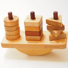 画像2: 【在庫一掃SALE】 木のおもちゃ 知育玩具 1歳 2歳 3歳 シーソー数合わせ バランスゲーム 数合わせ 指先知育 (2)