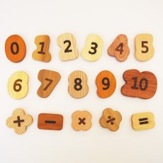 画像4: 【在庫一掃SALE】 木製 マグネットブロック 数字ブロック 数 学習 磁石 マグネット 計算記号 16個入り 知育玩具 ブロック (4)