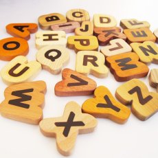 画像2: 【在庫一掃SALE】 木製 マグネットブロック 英字ブロック アルファベット 英語 ABC 磁石 マグネット A to Z 26個入り 知育玩具 ブロック (2)
