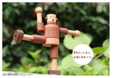 画像2: アウトレット特別価格木のおもちゃ 赤ちゃん 木製 ロボット タルボ 手足の関節も自由自在に動く 木のロボット 人形 (2)