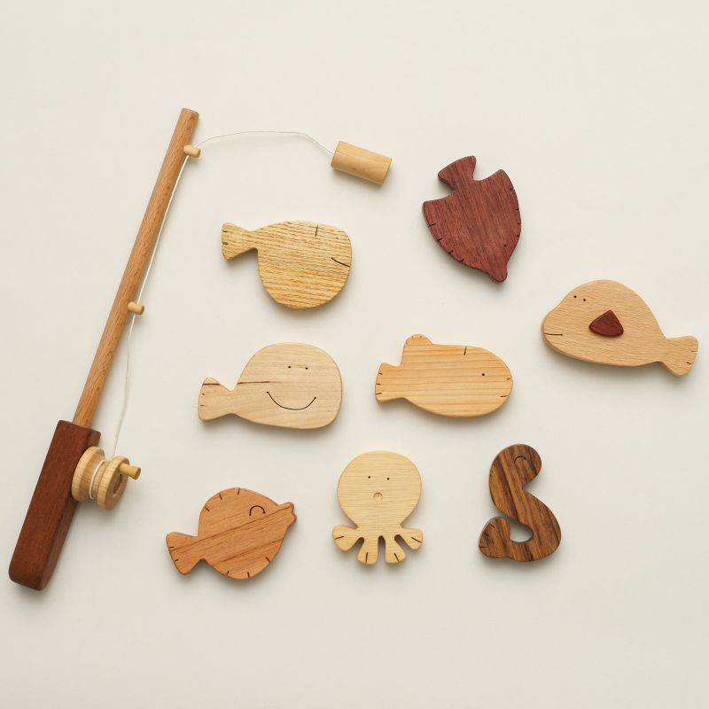 木のおもちゃ 木のおもちゃ 魚釣り 魚つり遊びセット つりざお 磁石つきお魚８個入り 木のおもちゃと子ども家具スプソリ