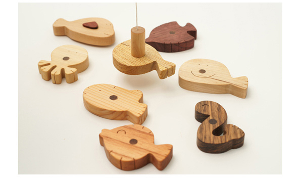 木のおもちゃ 木のおもちゃ 魚釣り 魚つり遊びセット つりざお 磁石つきお魚８個入り 木のおもちゃと子ども家具スプソリ