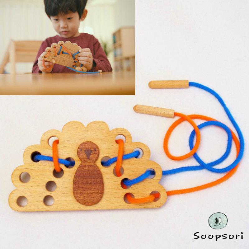 画像1: 知育玩具 紐通し クジャク 知育おもちゃ 3歳 4歳 ひも通し おもちゃ (1)