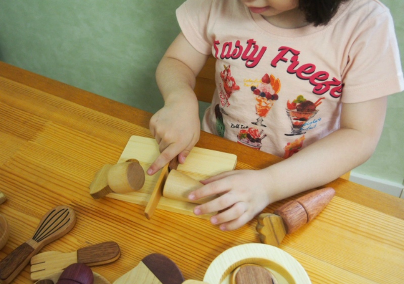 木のおもちゃ 木のおもちゃ ままごと 食材 野菜くだもの5種セット 木製ままごとセット 無着色 マグネット 磁石入り おままごと 料理 2歳 3歳 4歳 誕生日 プレゼント ギフト 天然木 クリスマス 木のおもちゃと子ども家具スプソリ