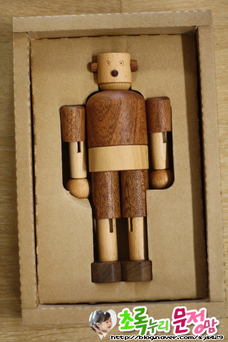 画像1: レビュー：驚きの変身能力！ロボットくん　木製ならではの香り！ (1)
